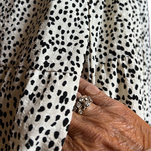 BaeVely NWOT white with black dots dress size medium - Picture 6 of 8